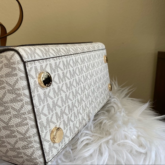 New Michael Kors Joey medium bucket shoulder tote Bag - Picture 7 of 15